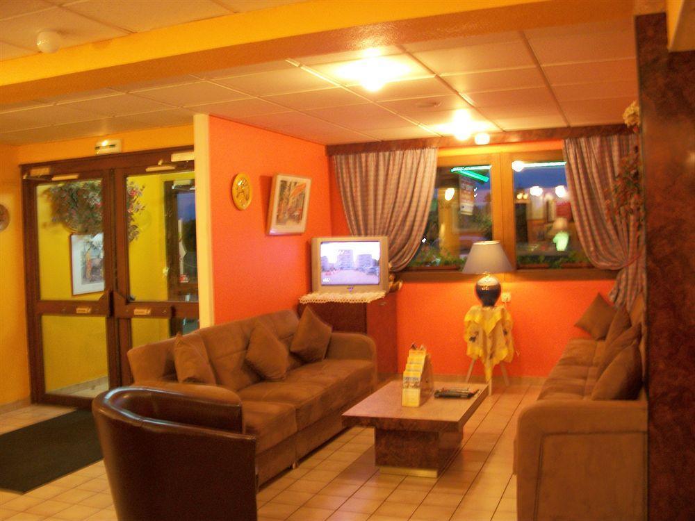 Brit Hotel Essentiel Moulins Avermes Exteriör bild